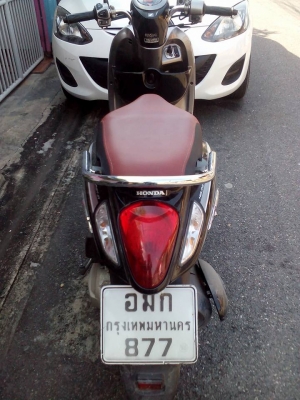ขาย Honda Scoopy i ปี 55 รุ่นไฟเลี้ยวบังลม U-BOX ใหญ่ เครื่องดีเดิมๆไม่หลวมเปลี่ยนน้ำมันเครื่องบ่อย วิ่งเยอะหน่อย ชุดสีมีรอยและแตก ฝากระเป๋ากับฝาครอบไฟหน้าแตก ตามรูป ** รถขับเข้าและจอดที่สำเพ็งทุกวันเลยมีรอยเยอะ ** ภาษีเต็มเล่มพร้อมชุดโอน