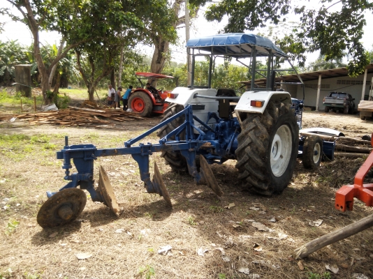 ขายรถไถ FORD 6610 เพลาเดี่ยว เครื่องมือ 3 อย่าง ใบมีด 3 จาน 7 จาน ราคา 320000