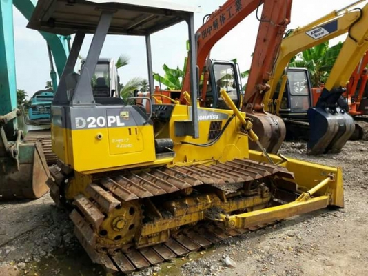 ขายKOMATSU D20PL-7  เก่าญี่ปุ่นแท้  สภาพสวย  แทรคใหญ่...คอนโทรลมือ  เดิมๆๆพร้อมใช้  โทร  089-3818694  ดวงนภา