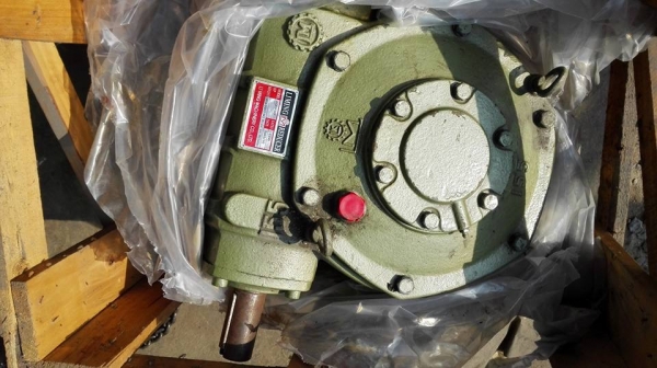 วอร์มเกียร์ทดเพลาคว่ำ Li ming Taiwan เบอร์ 155 ทด 1:50 (30rpm) ใช้กับมอเตอร์ 15-20 HP ของใหม่นอนลัง!!