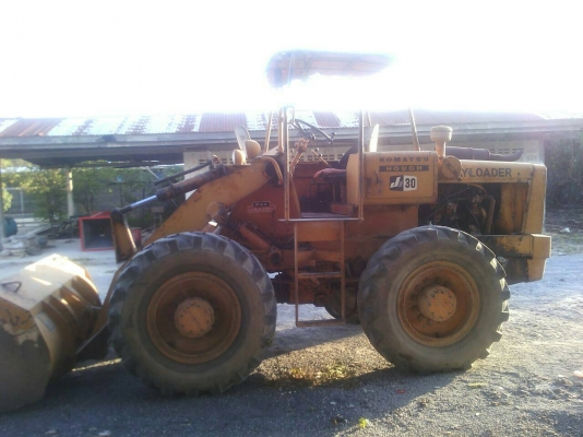 ขายรถตัก Jh30สภาพสวยพร้อมใช้ ติดต่อคุณ อ๊อฟ พิจิตร 086-737-9991