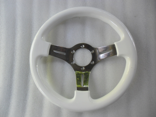 พวงมาลัยไม้สีขาว