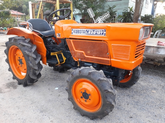 ขาย คูโบ้ต้า L2201 DT สภาพพร้อมใช้งาน  สองเพลา ตัวเปล่า ระบบใช้งานได้ทุกอย่าง ยางพอใช้ได้