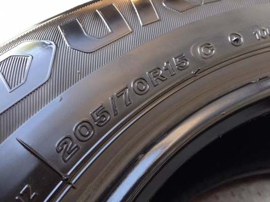 ยาง 205-70-15 Bridgstone ปี 16 ครบชุด 4 เส้น 6500 สวยๆไม่บวมไม่กินข้างดอกยางเหลือเยอะเอาไปวิ่งกันใด้อีกยาวค่ะ ยาง 205-70-15 Bridgstone ปี 16 ครบชุด 4 เส้น 6500 สวยๆไม่บวมไม่กินข้างดอกยางเหลือเยอะเอาไปวิ่งกันใด้อีกยาวค่ะ