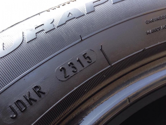 ยาง 205-65-15 GOOD YEAR ปี 15 ครบชุด 4 เส้น 3500 สวยๆไม่บวมไม่กินข้างดอกยางเหลือเยอะเอาไปวิ่งกันใด้อีกยาวค่ะ