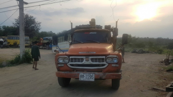 ขาย6ล้อหัวยาว ติดเครนยูนิค3ตัน 6BD1 ปั้มลม เกียร์ตาราง ขาย6ล้อหัวยาว ติดเครนยูนิค3ตัน 6BD1 ปั้มลม เกียร์ตาราง