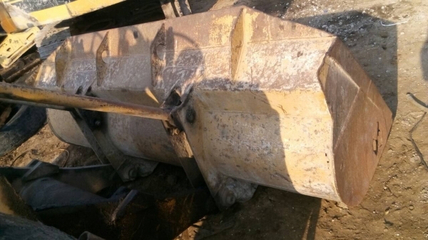 ขายบุ้งกี้รถตัก CAT-910 สภาพตามรูปเปลี่ยนปาก อย่างเดียว ขายไม่แพงครับ