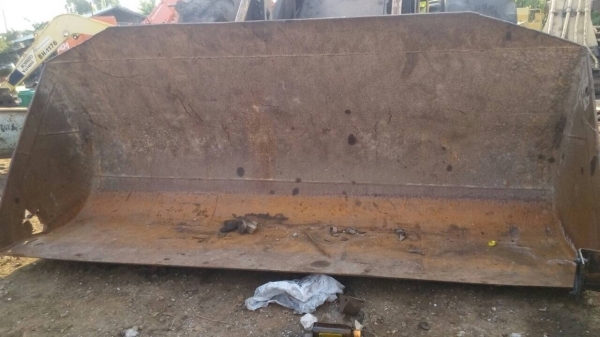 ขายบุ้งกี้รถตัก CAT-910 สภาพตามรูปเปลี่ยนปาก อย่างเดียว ขายไม่แพงครับ