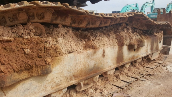 ขาย แบคโฮ KOMATSU PC220-3 รถใช้งานได้ปกติ เอกสารเล่มทะเบียนครบ ราคาต่อรองได้