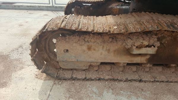 ขาย แบคโฮ KOMATSU PC220-3 รถใช้งานได้ปกติ เอกสารเล่มทะเบียนครบ ราคาต่อรองได้