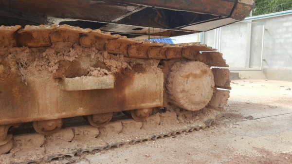 ขาย แบคโฮ KOMATSU PC220-3 รถใช้งานได้ปกติ เอกสารเล่มทะเบียนครบ ราคาต่อรองได้