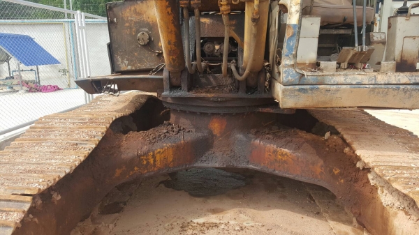 ขาย แบคโฮ KOMATSU PC220-3 รถใช้งานได้ปกติ เอกสารเล่มทะเบียนครบ ราคาต่อรองได้