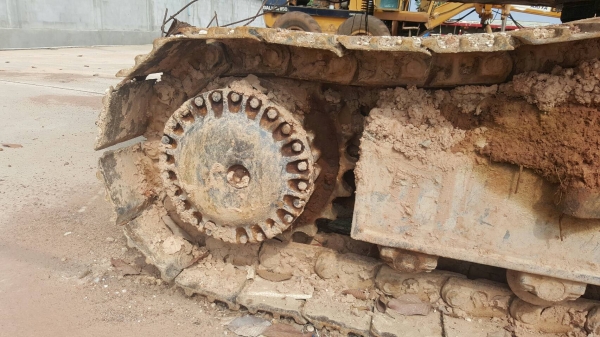 ขาย แบคโฮ KOMATSU PC220-3 รถใช้งานได้ปกติ เอกสารเล่มทะเบียนครบ ราคาต่อรองได้