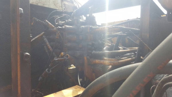 ขาย แบคโฮ KOMATSU PC220-3 รถใช้งานได้ปกติ เอกสารเล่มทะเบียนครบ ราคาต่อรองได้