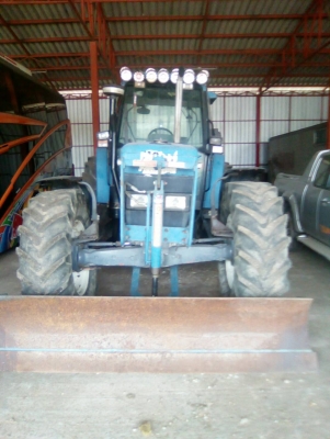 ขายรถไถฟอร์ดรุ่น 8240 มีอินวอยซ์ ใช้งานน้อยคะ