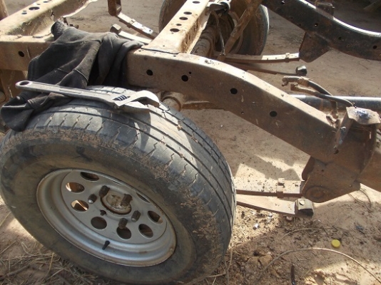 ขายแชสซีส NISSAN BIG M. สภาพดีพร้อมเล่มชุดโอนและช่วงล่างทั้งชุด