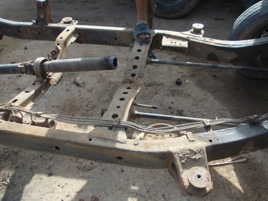 ขายแชสซีส NISSAN BIG M. สภาพดีพร้อมเล่มชุดโอนและช่วงล่างทั้งชุด