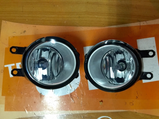 ขายไฟตัดหมอก TOYOTA YARIS ปี2014 ECOCAR แท้ไต้หวัน