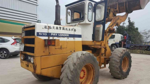 ขายรถตักล้อยาง KOMATSU 510 กรองเดี่ยว สนใจติดต่อ 081-7621704 คุณรัตนศักดิ์