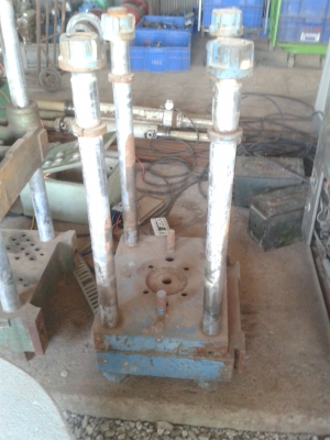 แท่นเครื่องอัดไฮโดรลิค