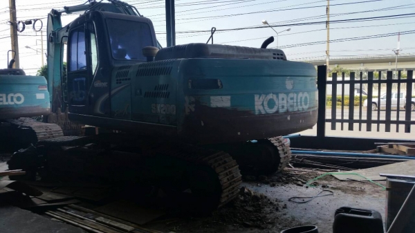 ขาย 1,750,000 KOBELCO sk 200-8 super X  ทำงาน 7,000 ชม. เครื่องดี ปั้มแรง ไฟฟ้าครบ แต่สีไม่สวย รถพร้อมใช้(รถอยู่ นครปฐม) 090-772-3710 090-772-3708