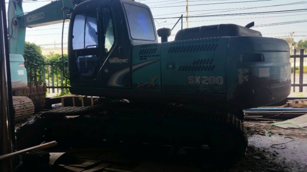 ขาย 1,750,000 KOBELCO sk 200-8 super X  ทำงาน 7,000 ชม. เครื่องดี ปั้มแรง ไฟฟ้าครบ แต่สีไม่สวย รถพร้อมใช้(รถอยู่ นครปฐม) 090-772-3710 090-772-3708