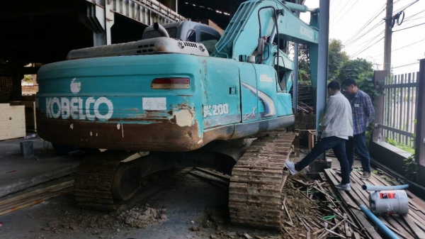 ขาย 1,750,000 KOBELCO sk 200-8 super X  ทำงาน 7,000 ชม. เครื่องดี ปั้มแรง ไฟฟ้าครบ แต่สีไม่สวย รถพร้อมใช้(รถอยู่ นครปฐม) 090-772-3710 090-772-3708