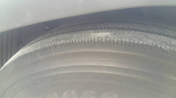 รถฮีโน่ 6 ล้อ ( หัวลาก ) FG8J 212 แรงม้า. ปี 54. สนใจติดต่อ 081 - 6079515