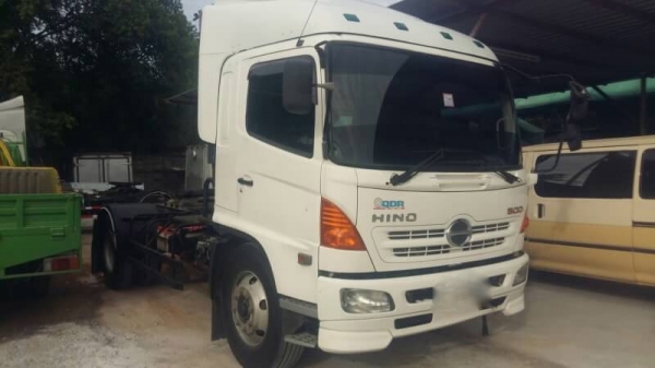 รถฮีโน่ 6 ล้อ ( หัวลาก ) FG8J 212 แรงม้า. ปี 54. สนใจติดต่อ 081 - 6079515