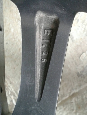 ขอบ17นิ้ว6รู พร้อมยาง ชุดนี้ ราคา 7500 บาท