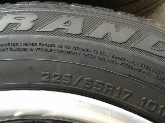 ขอบ17นิ้ว6รู พร้อมยาง ชุดนี้ ราคา 7500 บาท