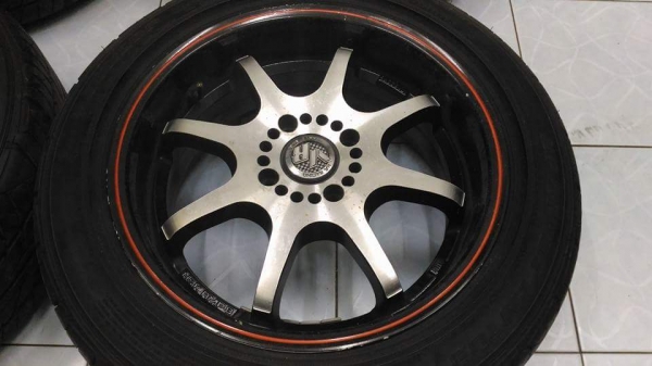 ล้อแม็ก ขอบ 15 พร้อมยาง Dunlop lm703185 55 15 ผลิตปลายปี 12 ยางดอกหนา ไม่กินข้าง ล้อเดิมๆ ไม่มีซ่อม 4,900 บาท เทิร์นได้ ใส่ฟรี