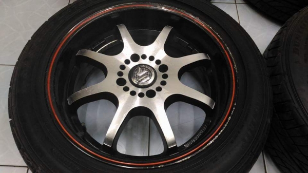 ล้อแม็ก ขอบ 15 พร้อมยาง Dunlop lm703185 55 15 ผลิตปลายปี 12 ยางดอกหนา ไม่กินข้าง ล้อเดิมๆ ไม่มีซ่อม 4,900 บาท เทิร์นได้ ใส่ฟรี
