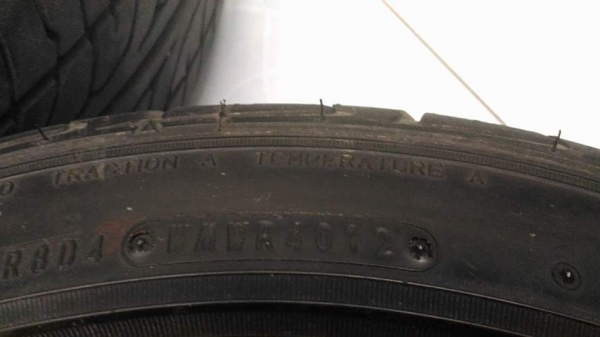 ล้อแม็ก ขอบ 15 พร้อมยาง Dunlop lm703185 55 15 ผลิตปลายปี 12 ยางดอกหนา ไม่กินข้าง ล้อเดิมๆ ไม่มีซ่อม 4,900 บาท เทิร์นได้ ใส่ฟรี