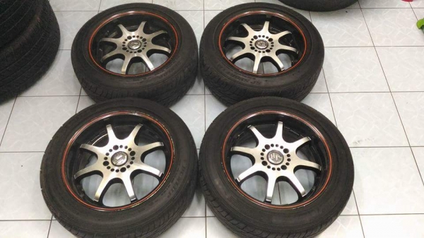 ล้อแม็ก ขอบ 15 พร้อมยาง Dunlop lm703185 55 15 ผลิตปลายปี 12 ยางดอกหนา ไม่กินข้าง ล้อเดิมๆ ไม่มีซ่อม 4,900 บาท เทิร์นได้ ใส่ฟรี