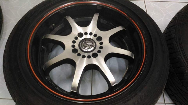 ล้อแม็ก ขอบ 15 พร้อมยาง Dunlop lm703185 55 15 ผลิตปลายปี 12 ยางดอกหนา ไม่กินข้าง ล้อเดิมๆ ไม่มีซ่อม 4,900 บาท เทิร์นได้ ใส่ฟรี