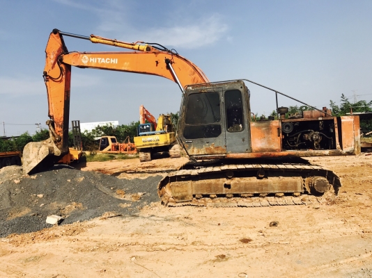 ขาย 490,000 HITACHI EX 200-1 เครื่องดี ปั้ม K3Vแรง เอวดี ช่วงล่างแน่น(รถอยู่ ปทุม) 090-772-3710 090-772-3708