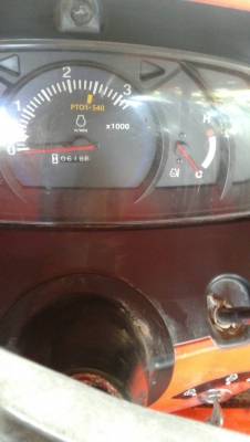 รถไถ 36 แรงปี  53 อุปกร 3 อย่าง   ซ. ม  600   นิด ฯฯ     ไม่ค่อยได้ทำงาน    มือเดียวป้ายแดง  ราคาเบาฯฯ  255000   บาท  วันทูคอล 0986683479 dtac 0991751349 สิทธิ์ คับ