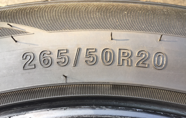 ยาง DERUIBO 265 50 20 ปี14 ดอกเต็ม เนื้อนิ่ม ใช้ยาว ราคาไม่แพง ยาง DERUIBO 265 50 20 ปี14 ดอกเต็ม เนื้อนิ่ม ใช้ยาว ราคาไม่แพง