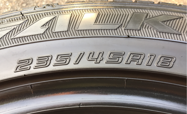 ยาง FALKEN 235 45 18 ปี14 ดอกเต็ม ไม่มีปะ ใช้ยาว ราคาไม่แพง