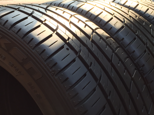 ยาง FALKEN 235 45 18 ปี14 ดอกเต็ม ไม่มีปะ ใช้ยาว ราคาไม่แพง