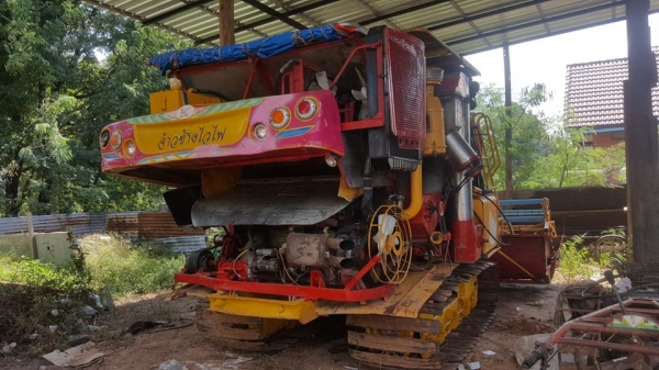 ขายรถเกี่ยวข้าวเกษตรพัฒนา เจ้าช้างไวไฟจอมพลัง ช่วงล่าง10เพลาใหญ่ ปั๊ม22อีตั้น เครื่อง6HE1 สภาพทำงานปกติ