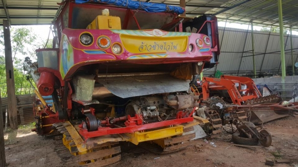 ขายรถเกี่ยวข้าวเกษตรพัฒนา เจ้าช้างไวไฟจอมพลัง ช่วงล่าง10เพลาใหญ่ ปั๊ม22อีตั้น เครื่อง6HE1 สภาพทำงานปกติ