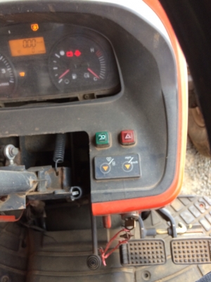 รถไถ M 70    ไม่มีเล่มทะเบียน  มีเอกสารควบคุมรถ  ขายด่วน  280000   บาท   วันทูคอล 0986683479 dtac 0991751349 สิทธิ์ คับ