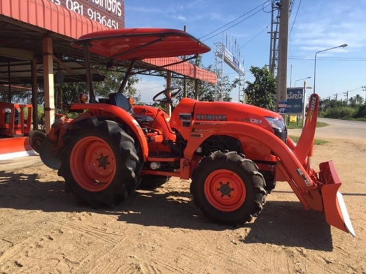 ขายรถไถคูโบต้า L3608  ทำงานเพียง 500 ชั่วโมง รถไร่เดิมๆสวยๆค่ะ จดทะเบียนปี 57 ค่ะ พร้อมอุปกรณ์ ใบมีดดันดินและผานพรวน ราคา 328,000 บาท พร้อมส่งฟรีถึงบ้าน โทรสอบถามได้เลยค่ะ 081-9136451 ขอดูรูปทาง Line:Bow6451  รถสวย สภาพพร้อมใช้งาน เครื่องดี เกียร์ดี ยางดี