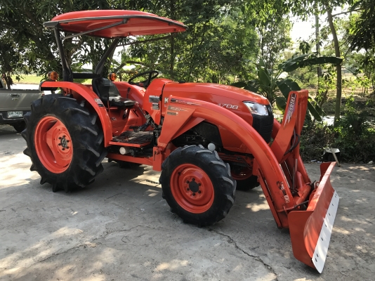 ขายรถไถคูโบต้า L4708(4WD)2เพลา สภาพนางฟ้า รถไร่เดิมๆสวยค่ะ  พร้อมอุปกรณ์ ใบมีดดันดินและผานพรวน ราคา 398,000 บา