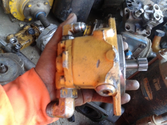 ขายปั๊มไฮดรอลิค 2 ตัว สนใจโทรถามได้คับ 0911502334 ขายปั๊มไฮดรอลิค 2 ตัว สนใจโทรถามได้คับ 0911502334