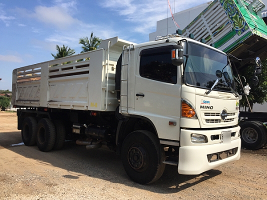 ขายสิบล้อดั้ม HINO FM1A 330 แรง ซีรีส์ 500 ปี 56 เลขไมล์ 70,xxx สภาพป้ายแดง ดั้มสามมิตรแท้ ยางดี