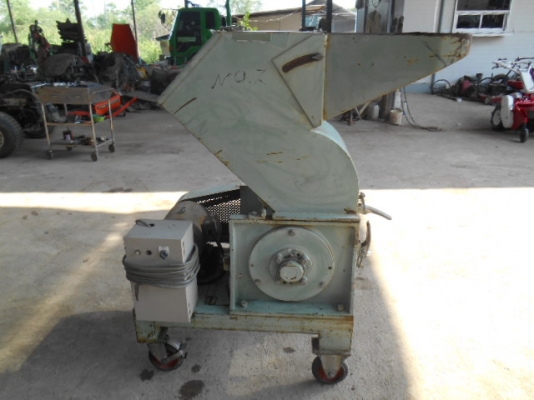 เครื่องโม่พลาสติก เครื่องนำเข้าจากประทศญี่ปุ่น พร้อมใช้งาน