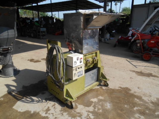 เครื่องโม่พลาสติก เครื่องนำเข้าจากประทศญี่ปุ่น พร้อมใช้งาน